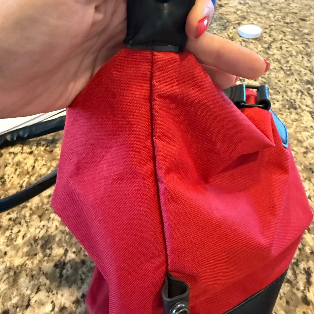 Authentic Disney resort vintage 1955 Mickey Mouse duffel bag‎ in red. - Picture 6 of 7